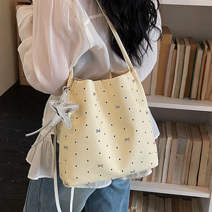 Lässige gepunktete Schultertasche