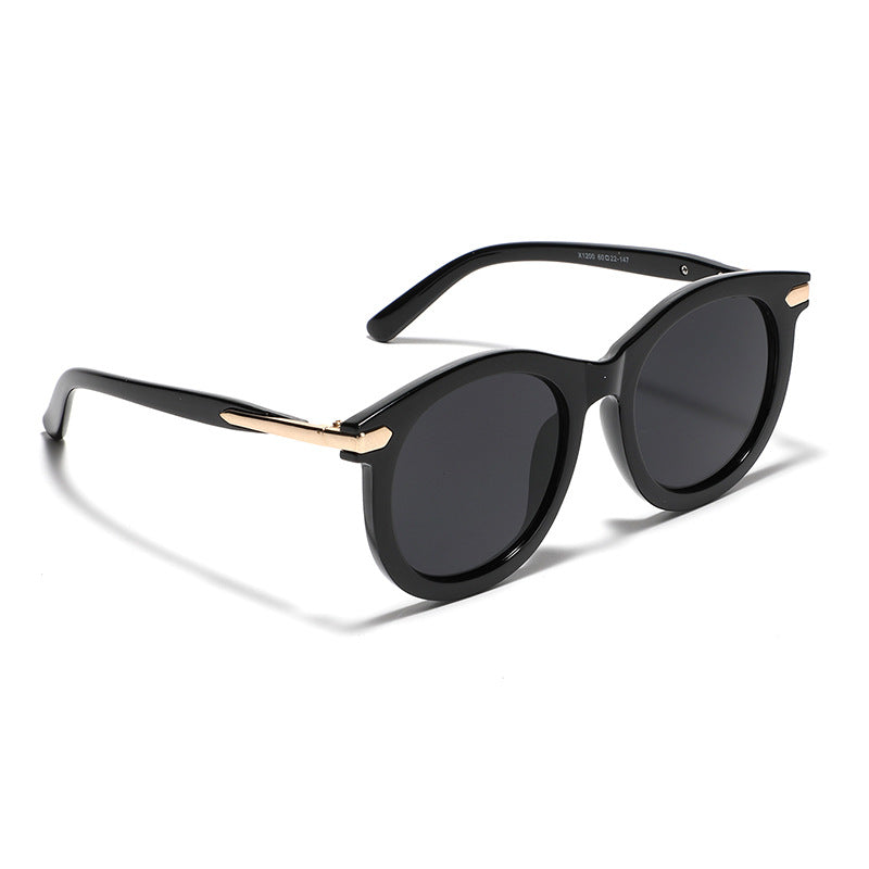 Damen modische Sonnenbrille mit transparentem Rahmen und goldenen Akzenten Brehn