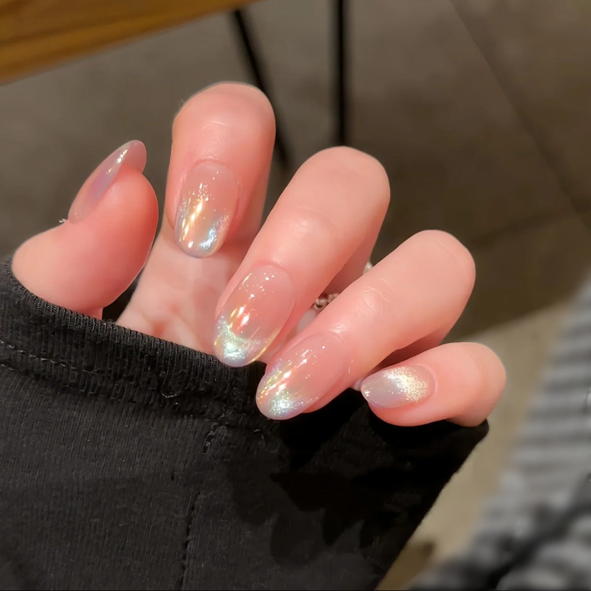 Künstliche Nagelspitzen mit Schimmerndem Ombre-Effekt Brehn