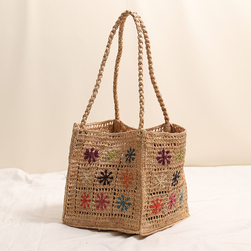Handgefertigte Basttasche mit Buntem Stickdesign Brehn
