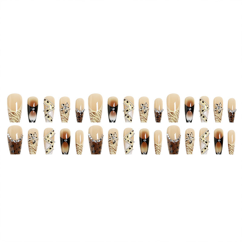 Glamouröses Nagelset Brehn