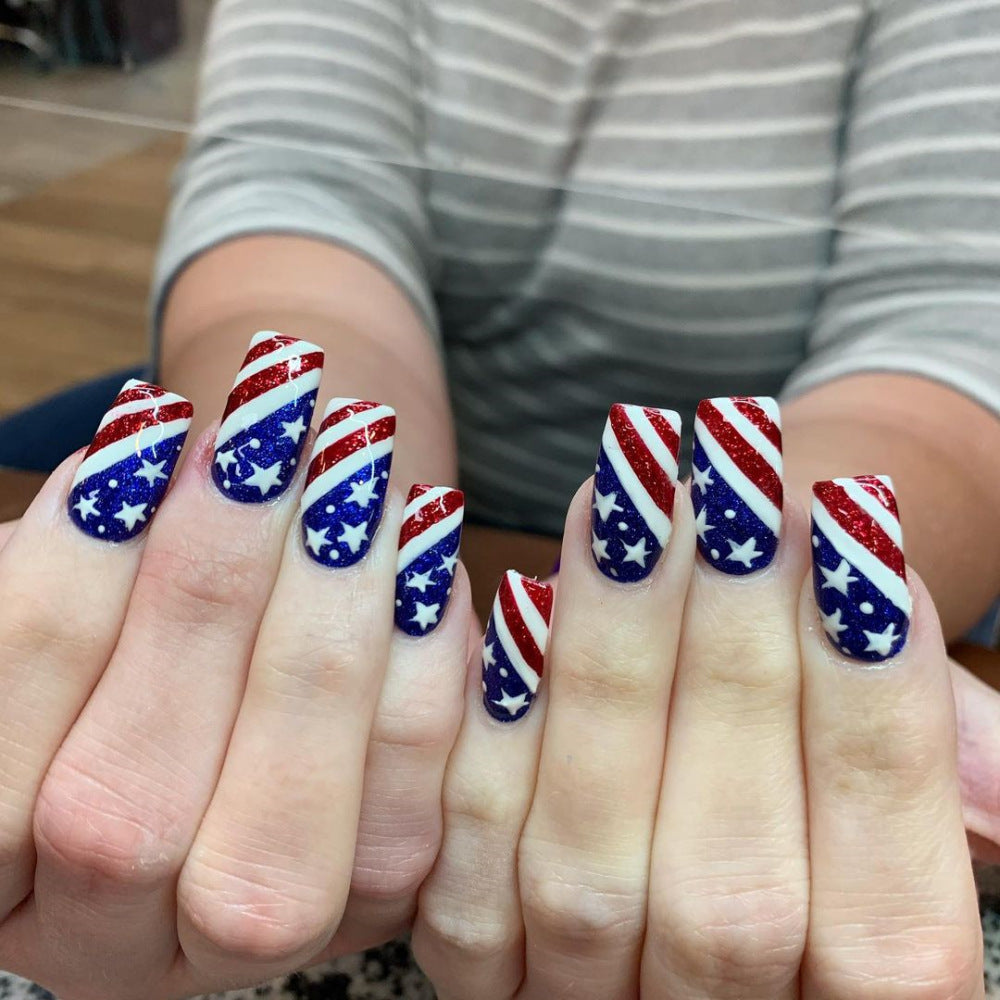 Kunstnägel im patriotischen Sternen- und Streifen-Design Brehn