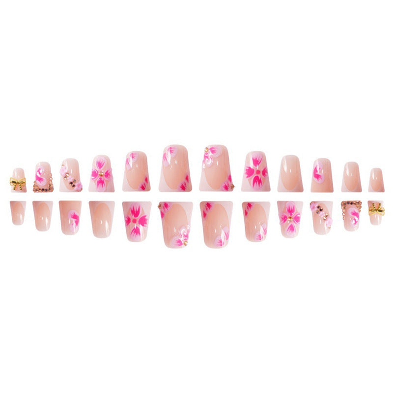 Elegante florale Press-On Nagelkunst mit Edelsteinakzenten Brehn