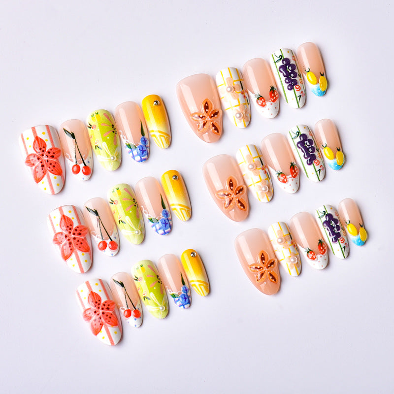Dekoratives Press-On Nail Art Set mit floralen und obstigen Designs Brehn