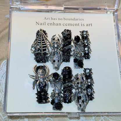Gothic-inspirierte Nagelkunst-Dekorationen