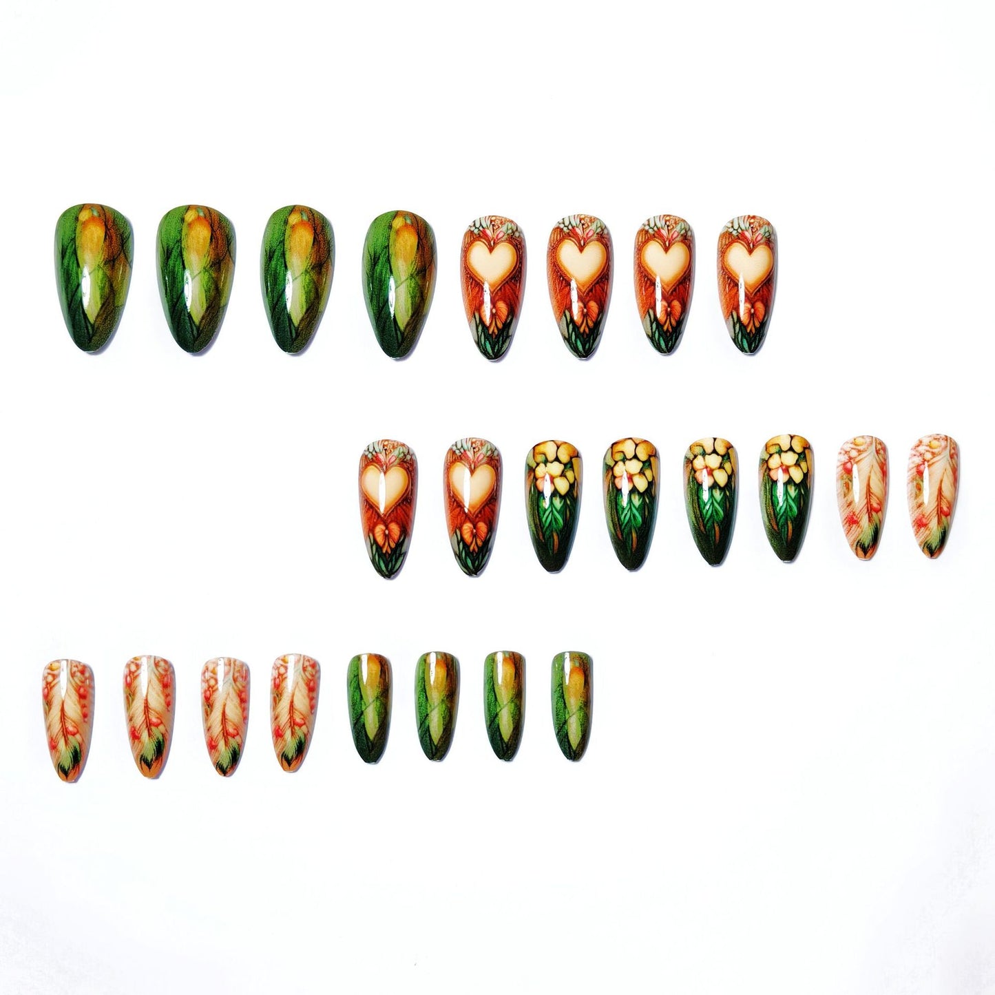 Kunstnägel mit Floralem und Romantischem Herzensdesign Brehn