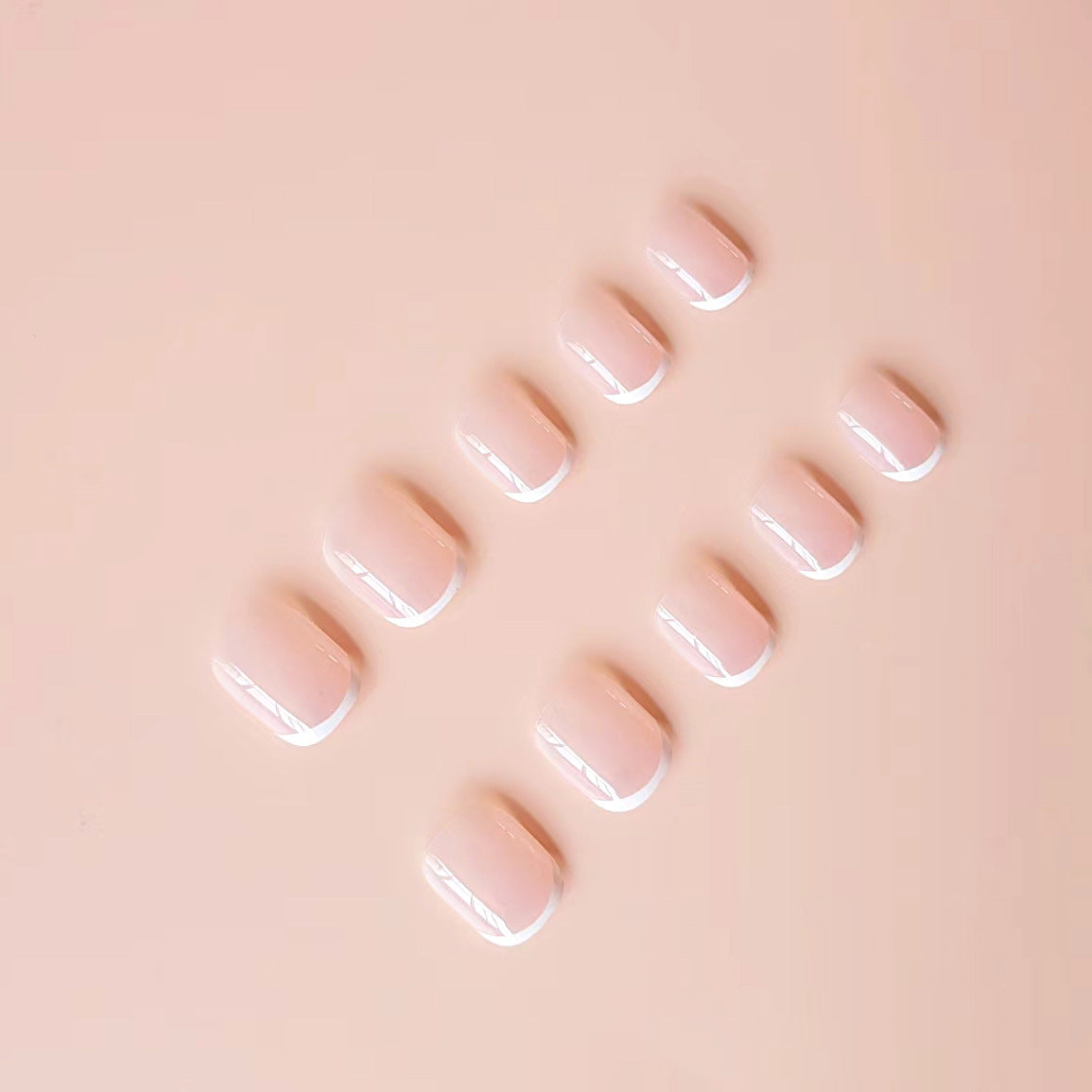 Nagelkunstset mit elegantem French Design Brehn