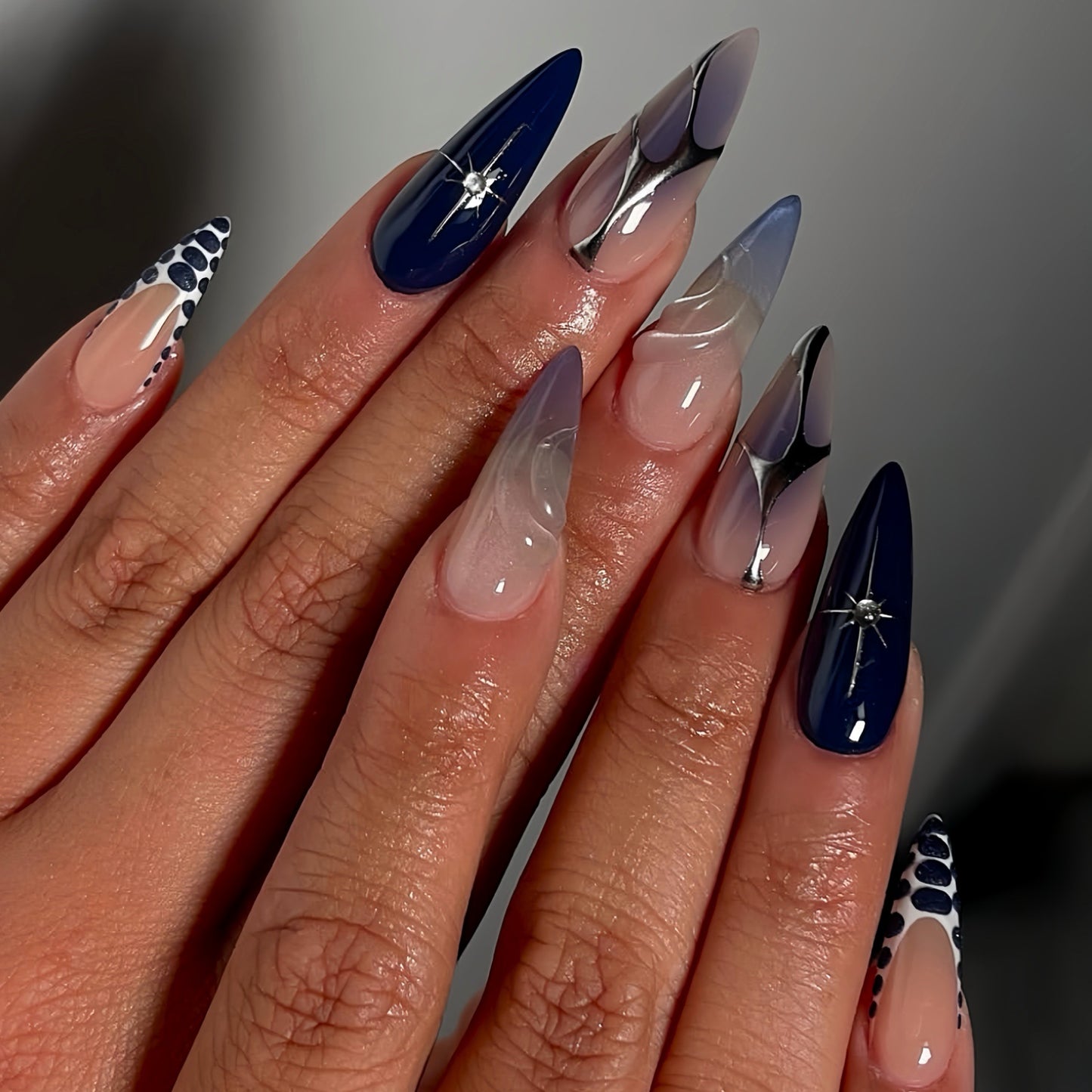 Elegantes Stiletto Press-On Nagelset Brehn
