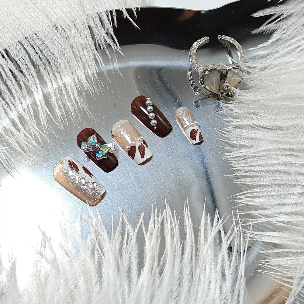 Kunstnägel mit Glamourösem Strass- und Schleifen-Design Brehn