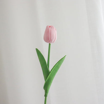 Lebensechte dekorative Tulpenstiel