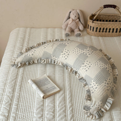 Ergonomisches Baumwoll-Mutterstillkissen mit Rüschendeck und Hasenmotiv