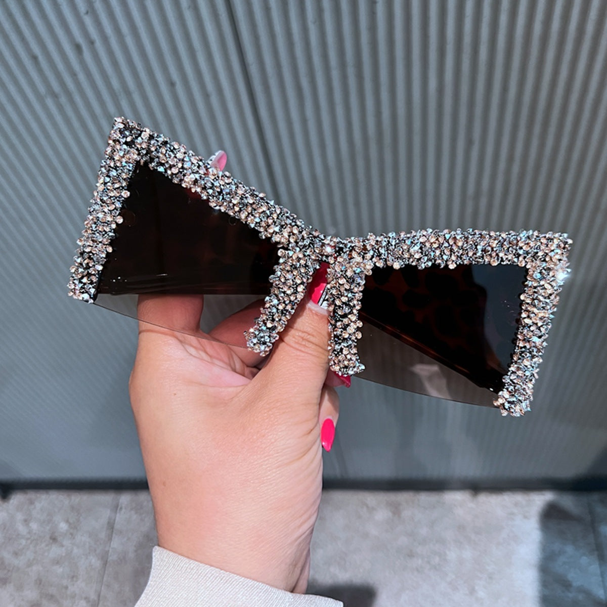 Damen Glamouröse Oversized-Sonnenbrille mit funkelndem Kristallrahmen Brehn