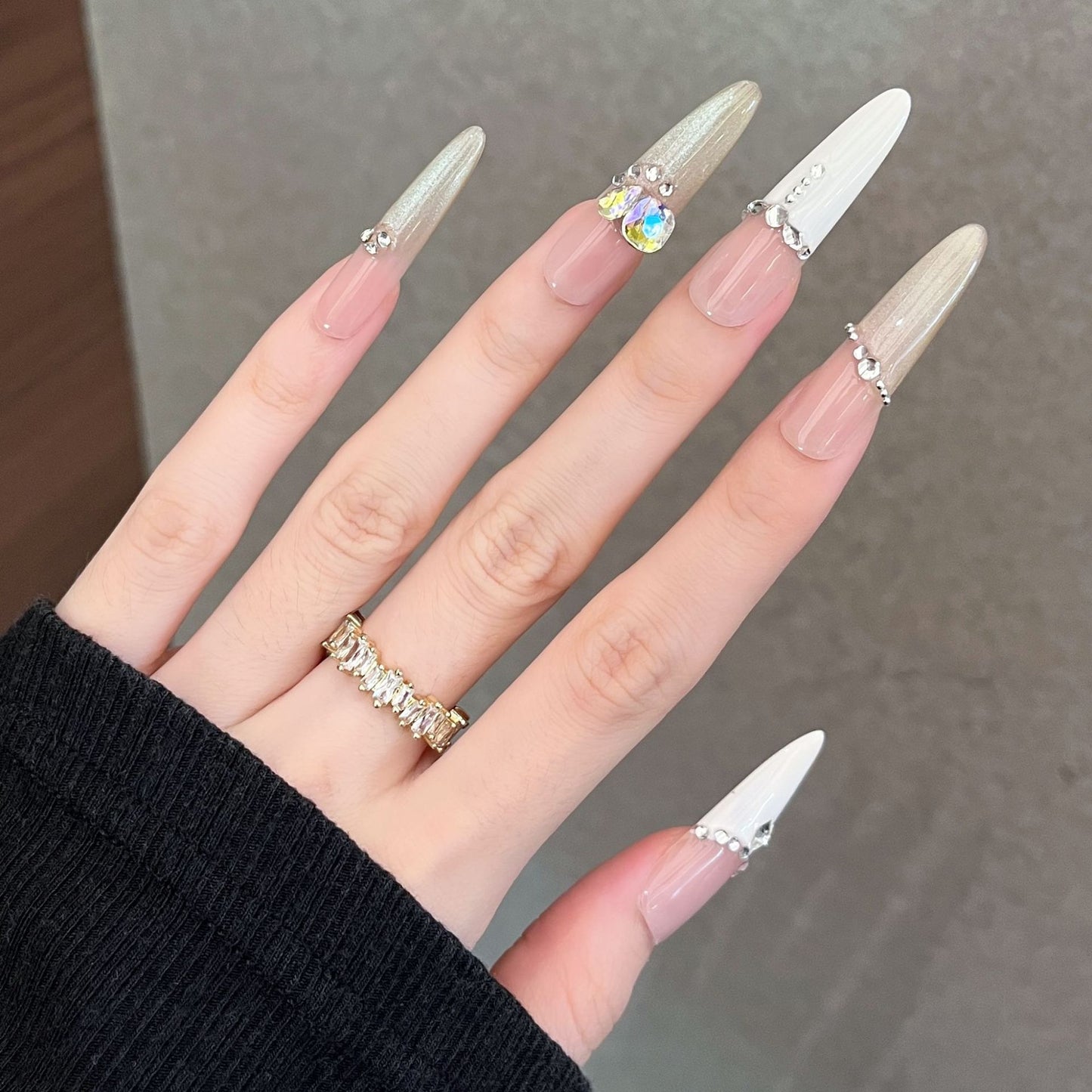 Elegante dekorative Press-On Nail Set Brehn
