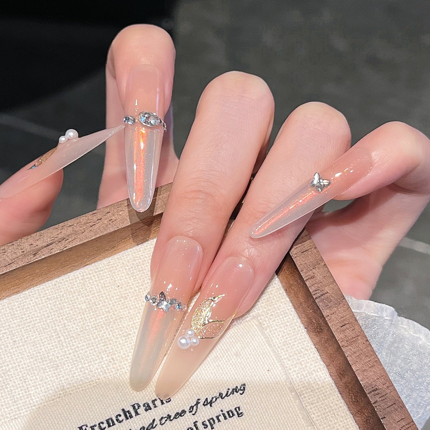 Künstlerische Acryl Press-On Nageldesigns Brehn