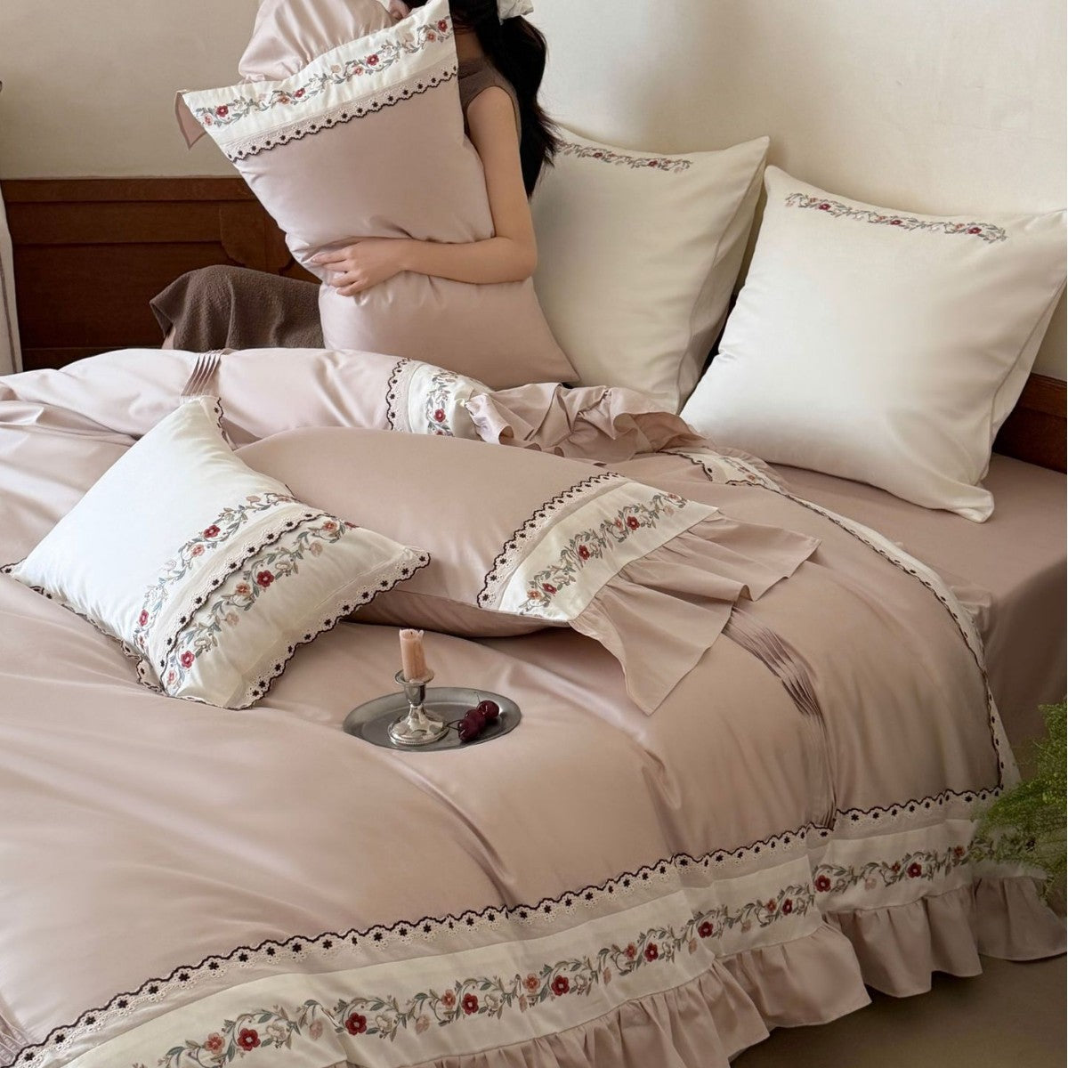 Luxuriös bestickte Rüschensatin Bettbezug Set