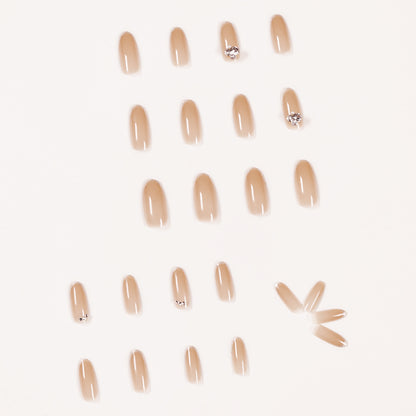 Kunstvolle Nagelkunst mit Strassverzierungen Brehn