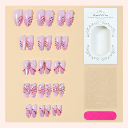 Kunstnagelset mit zarten floralen Designs und eleganten Glitzerdetails Brehn