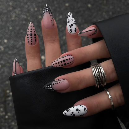 Künstlerische Spitzen-Nagelverzierungen Brehn