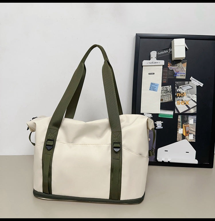 Geräumige Sport- und Reisetasche mit Wasserabweisendem Material Brehn