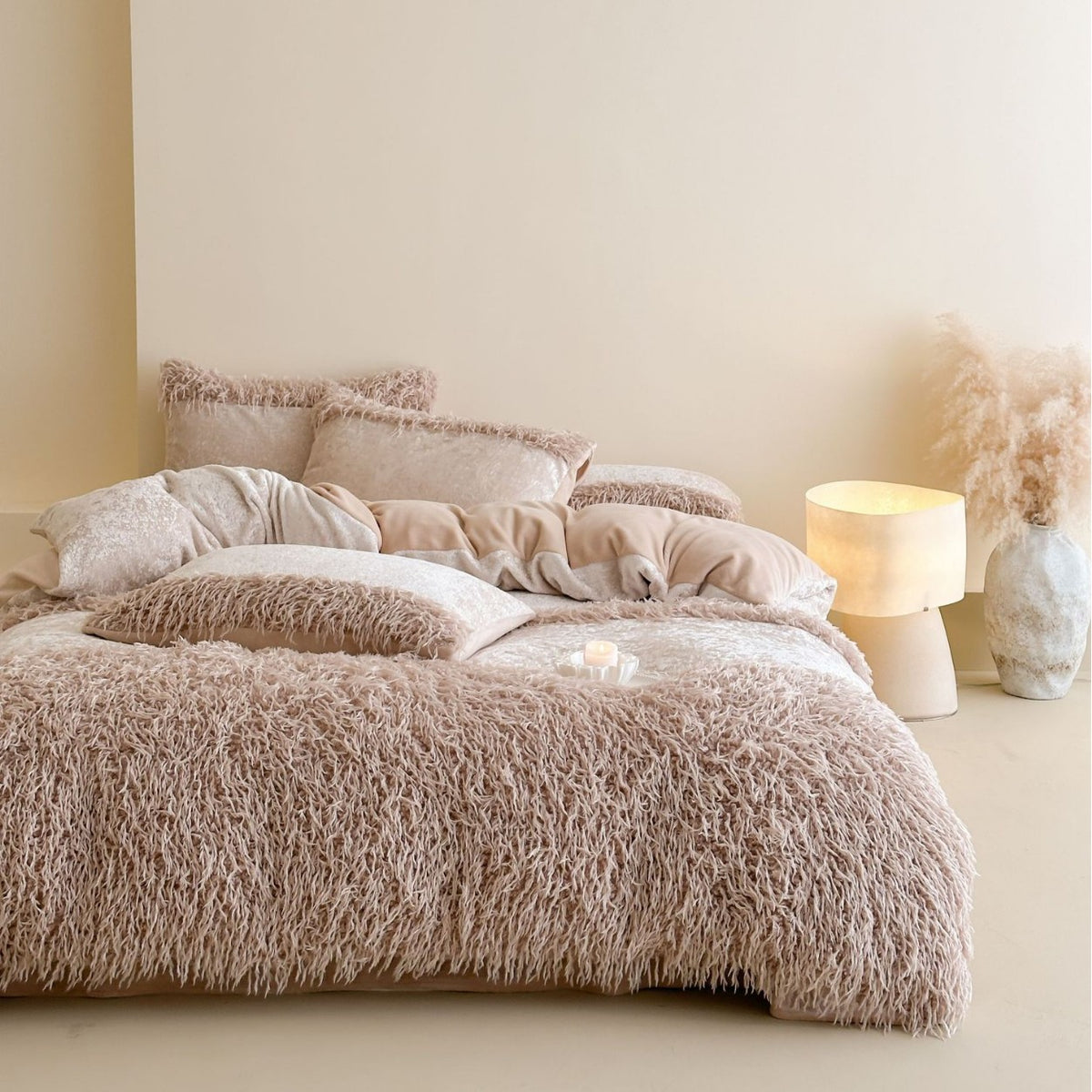 Flauschiges Bettwäsche-Set mit langfloriger Plüschoberfläche und Samtrückseite