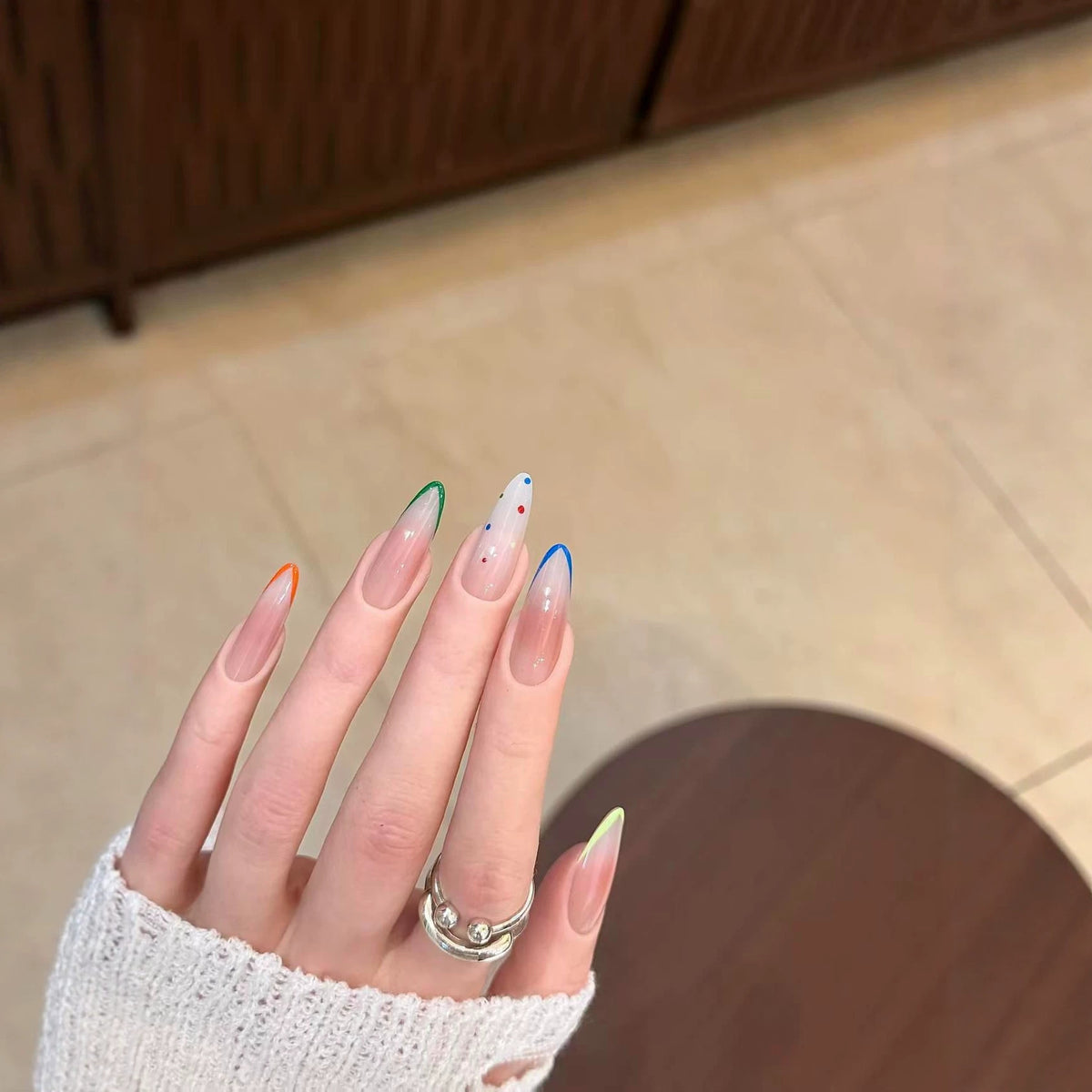 Künstlerisches Multicolor Stiletto Press-On Nail Set