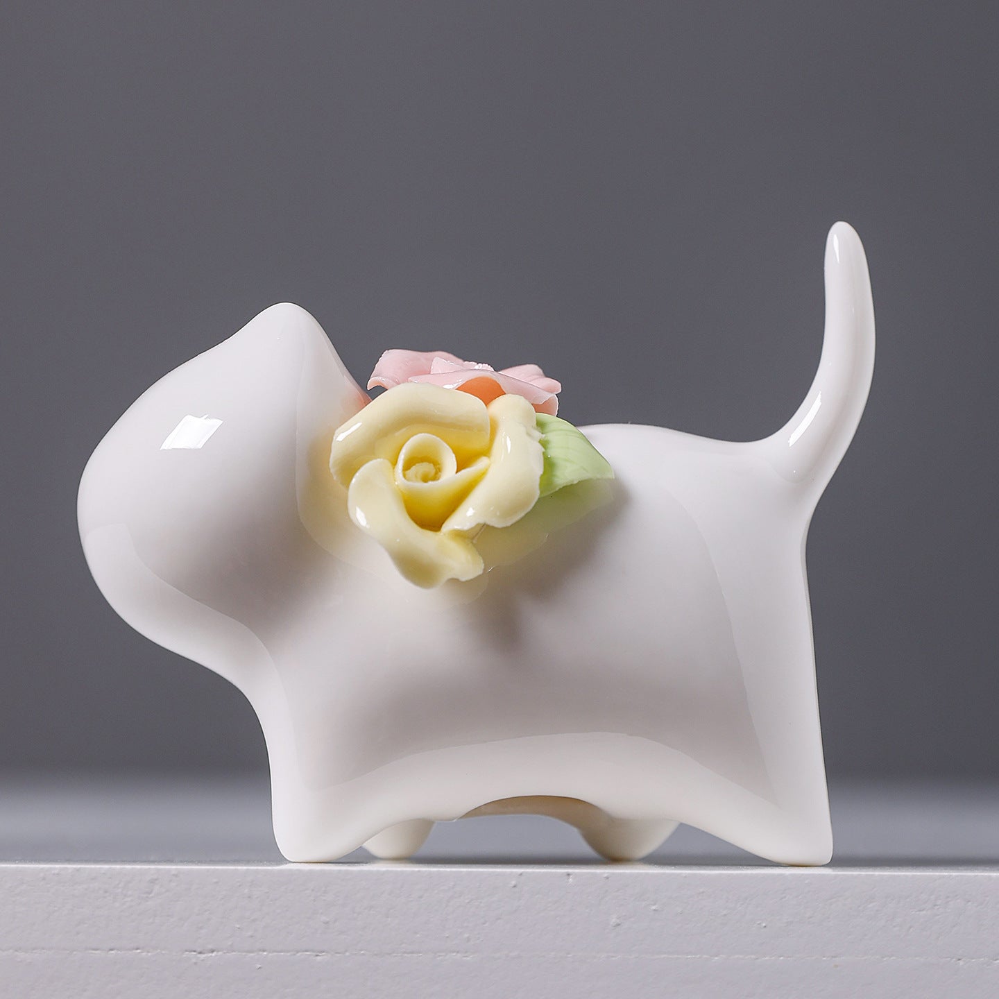 Dekorative Keramik-Hundefigur