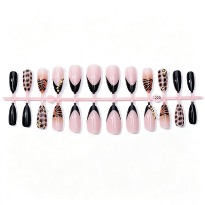 Kreatives Stiletto-Nageldesign Brehn