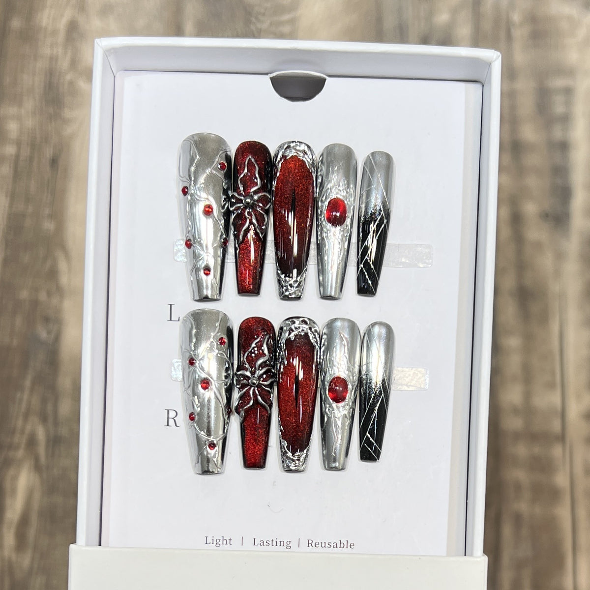 Dekorativer Floral Stiletto Press-On Nail Set Brehn