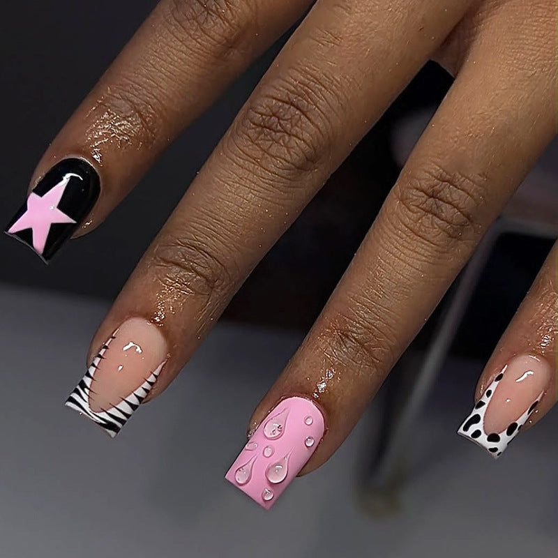 Dekoratives Press-On Nagelkunstset mit trendigen Mustern Brehn
