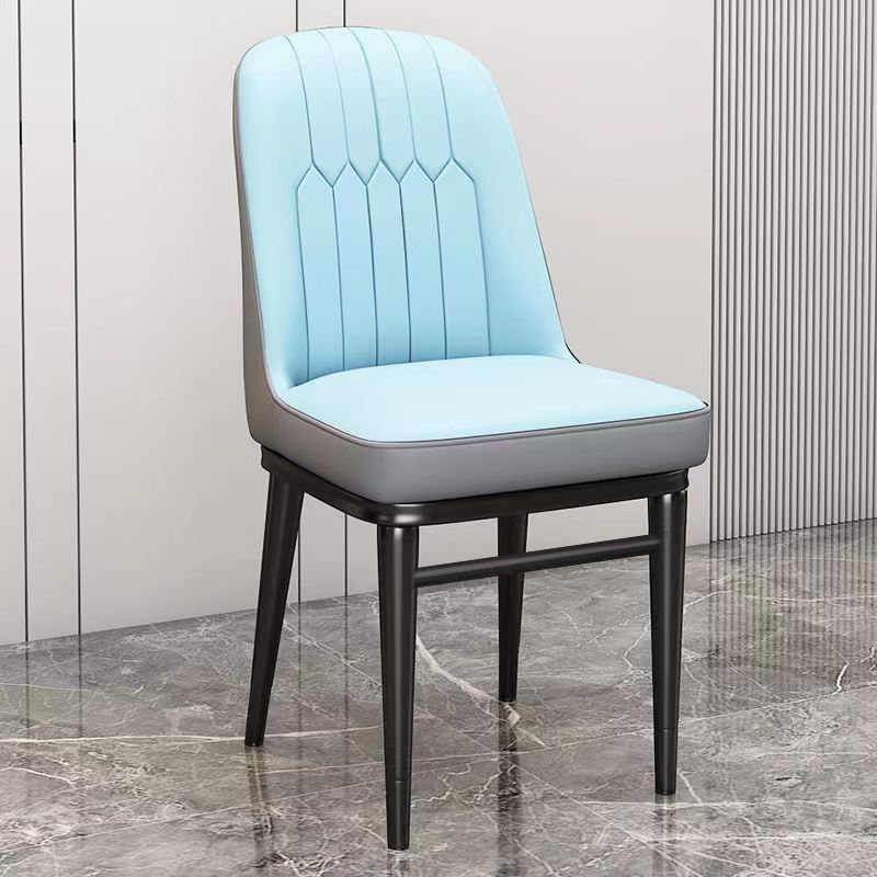 Designstuhl mit ergonomischer Polsterung Brehn