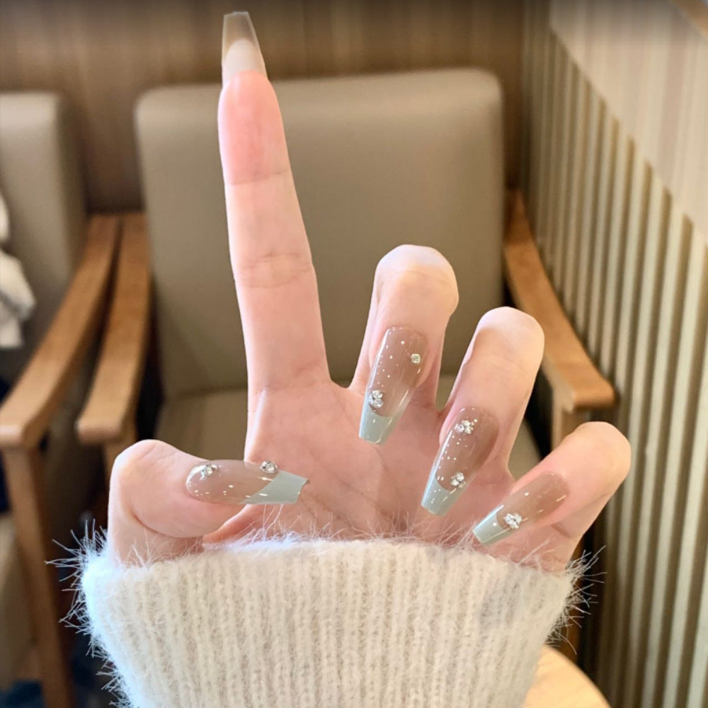 Verspielte tierische Press-On Nagelkunst