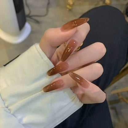 Luxuriöse Kunstnägel im modernen Stiletto-Design Brehn