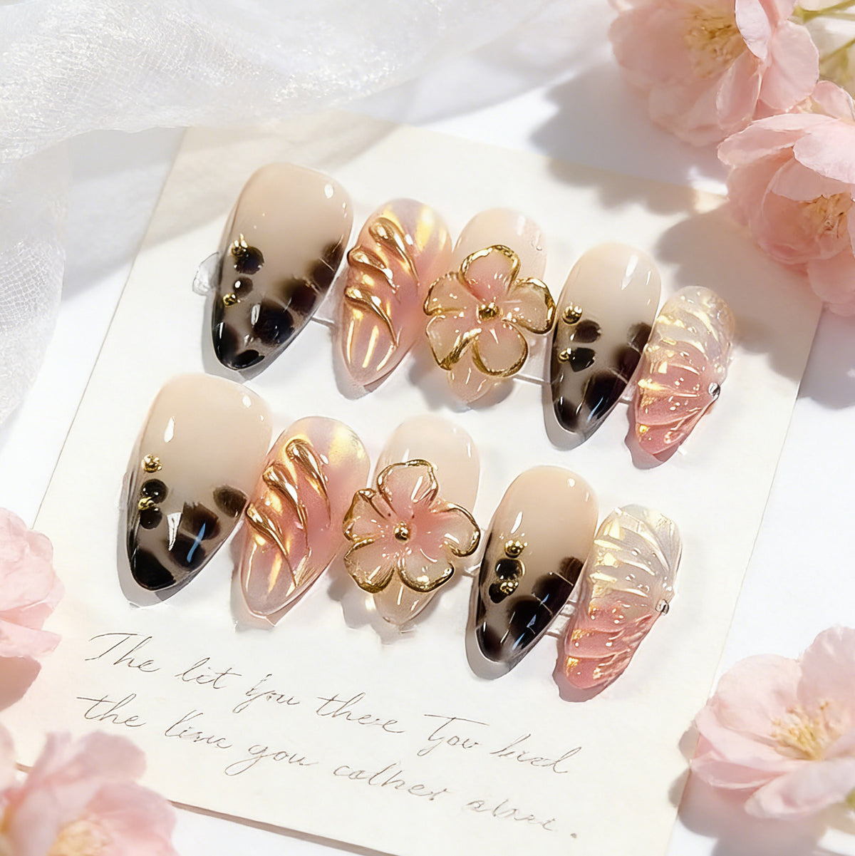 Künstlerisches Floral Press-On Nagelset