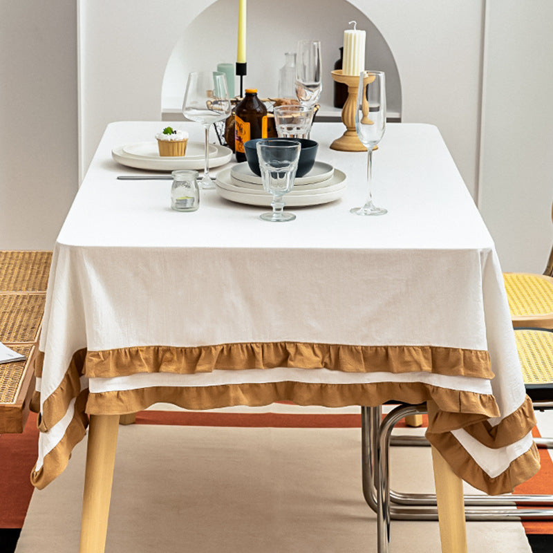 Rundtischdecke mit gestepptem Strukturrelief und zweilagigem Volant Brehn