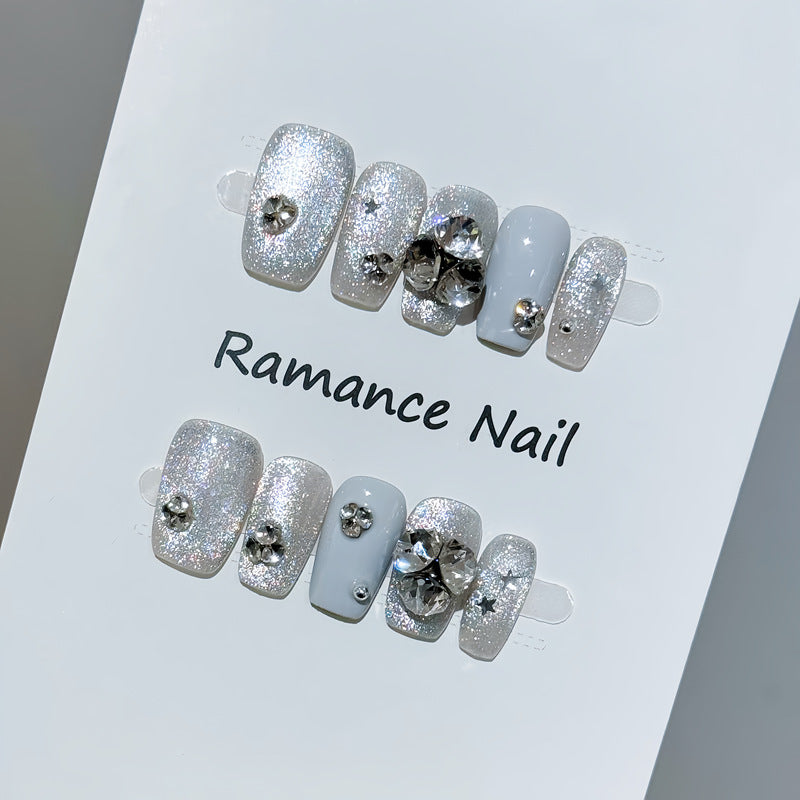 Glamouröse mit Strass besetzte Press-On Nagelkunst Brehn