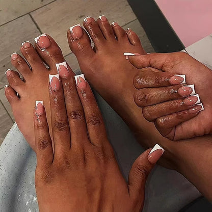 Kunstnagelset mit modernem Design und elegantem Spitzenlook Brehn
