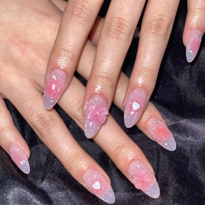 Kunstvolle Stiletto-Nägel mit floralem Design und Glitzer Brehn