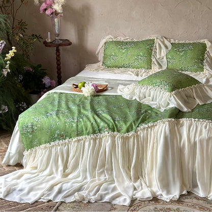 Romantisches Landhaus-Bettwäsche-Set mit floralem Druck, Chiffon-Rüschensaum & gerafftem Bettrock