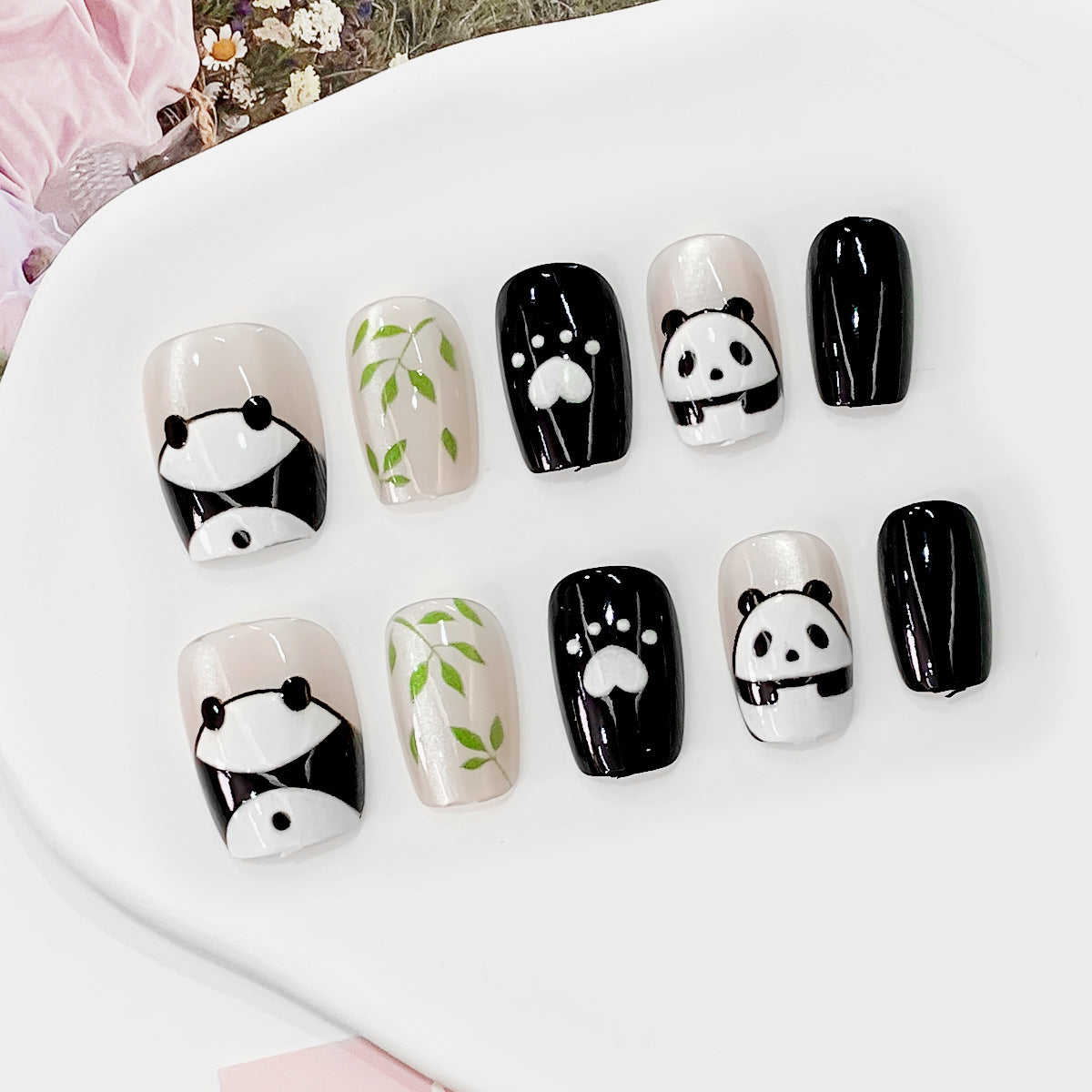 Kreative Kunstnägel mit Pandadesign Brehn