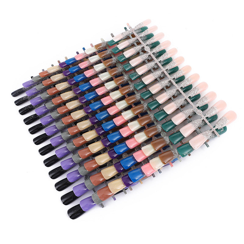 Kunstnägel mit Glitzer- und Ombre-Effekt Brehn