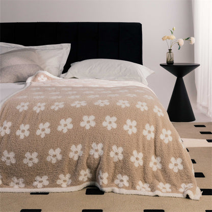 Extraweiche Flauschdecke mit Teddy-Finish und Blumenrelief