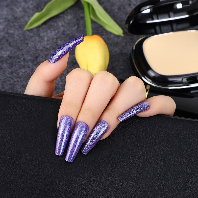 Kunstnagelset mit Glitzer und eleganten Übergängen Brehn