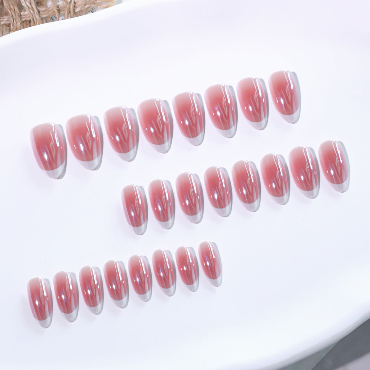 Elegante French-Tip Nagelverlängerungen Brehn