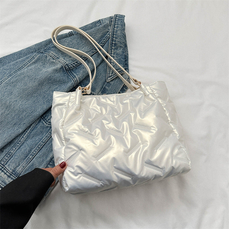 Stylische gepolsterte Nylon-Schultertasche