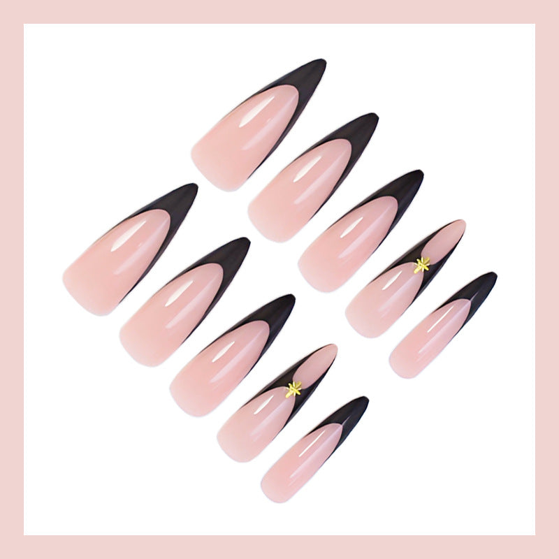 Kunstnagelset mit elegantem Spitzen-Design und Glitzerdetails Brehn