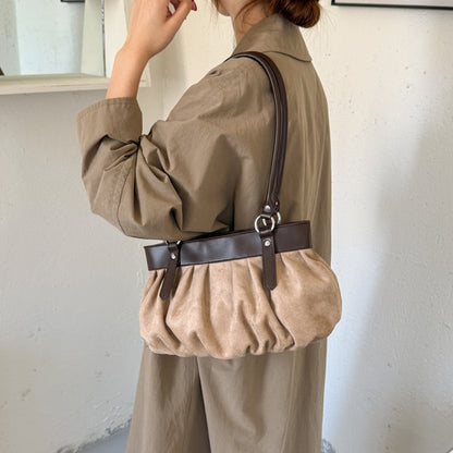 Geraffte Wildleder-Handtasche