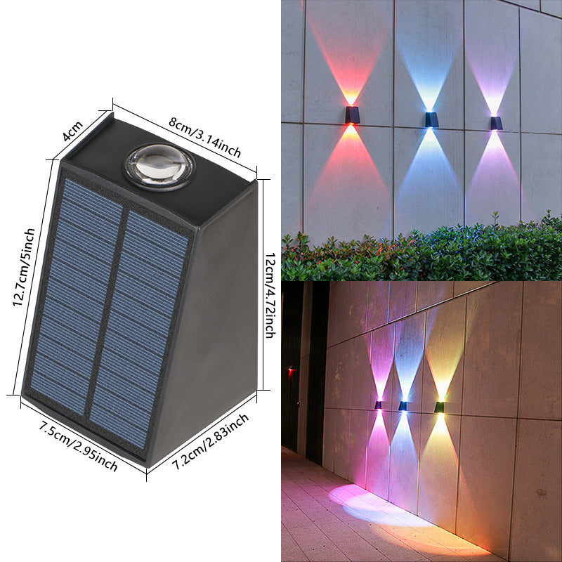 Abgewinkelte bidirektionale Solar-LED-Wand-Uplight-Downlight mit integriertem Photovoltaikpanel und Prismenlinse Brehn