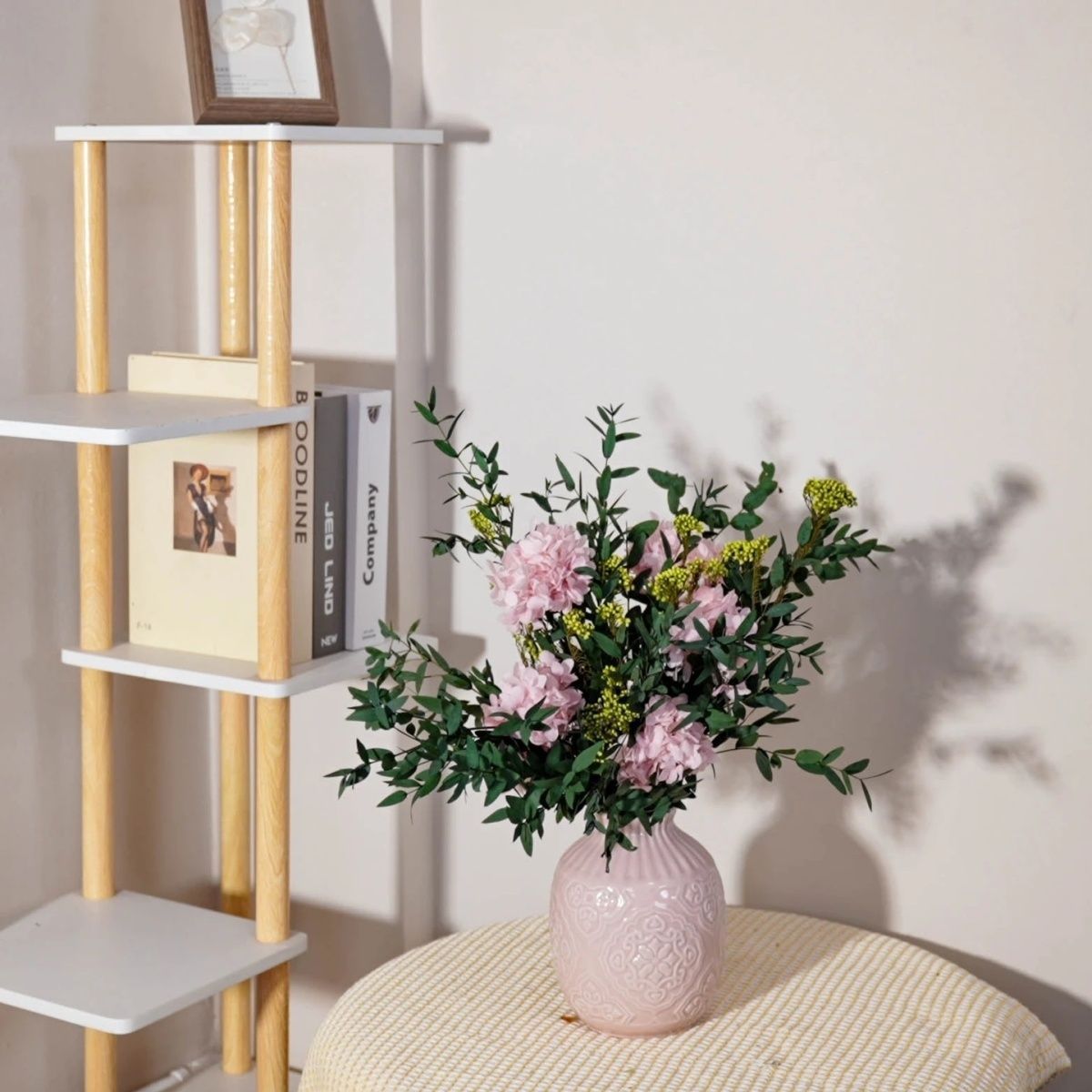 Lush Botanische Blumenarrangement