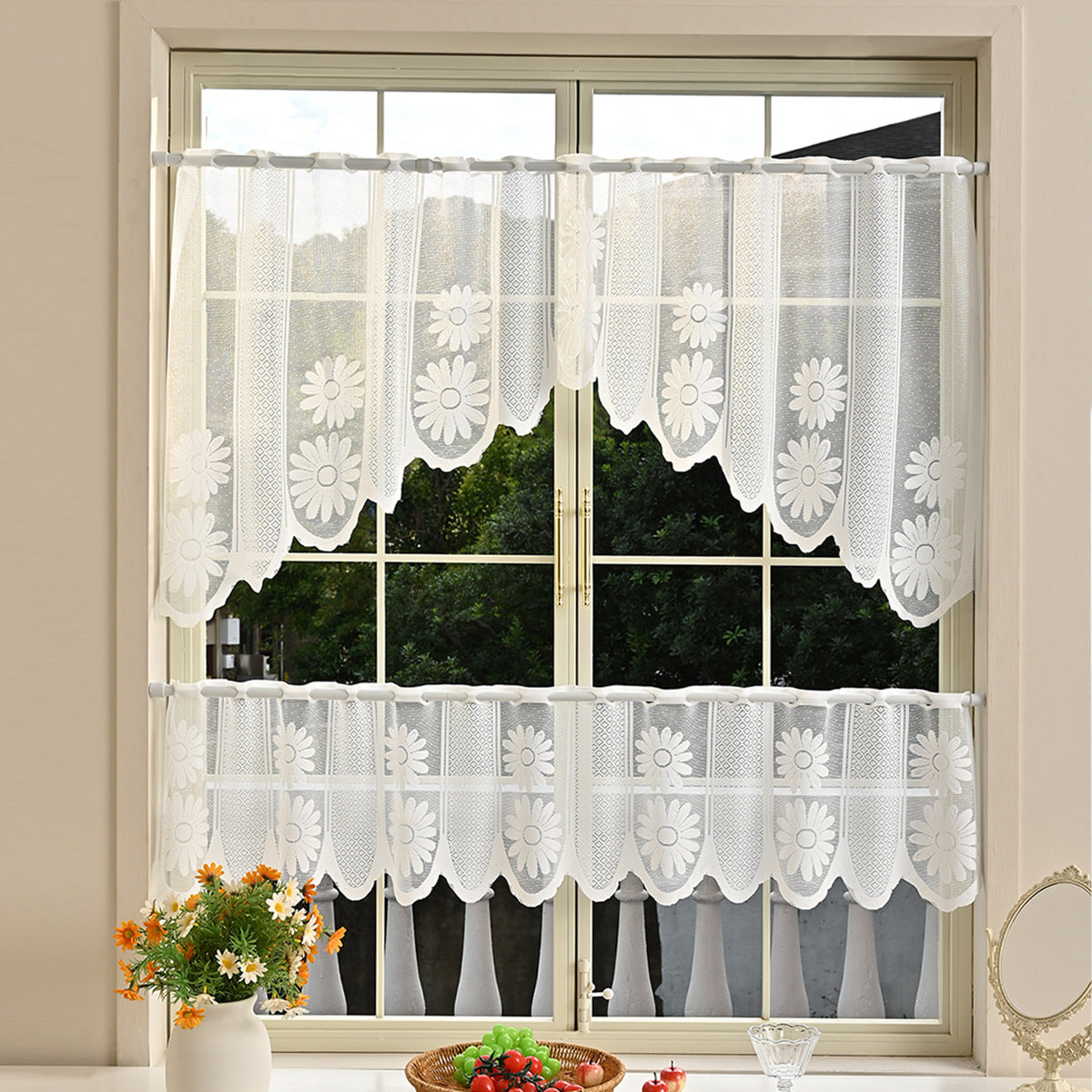 Florale Spitzen gestufte Fenstervorhänge