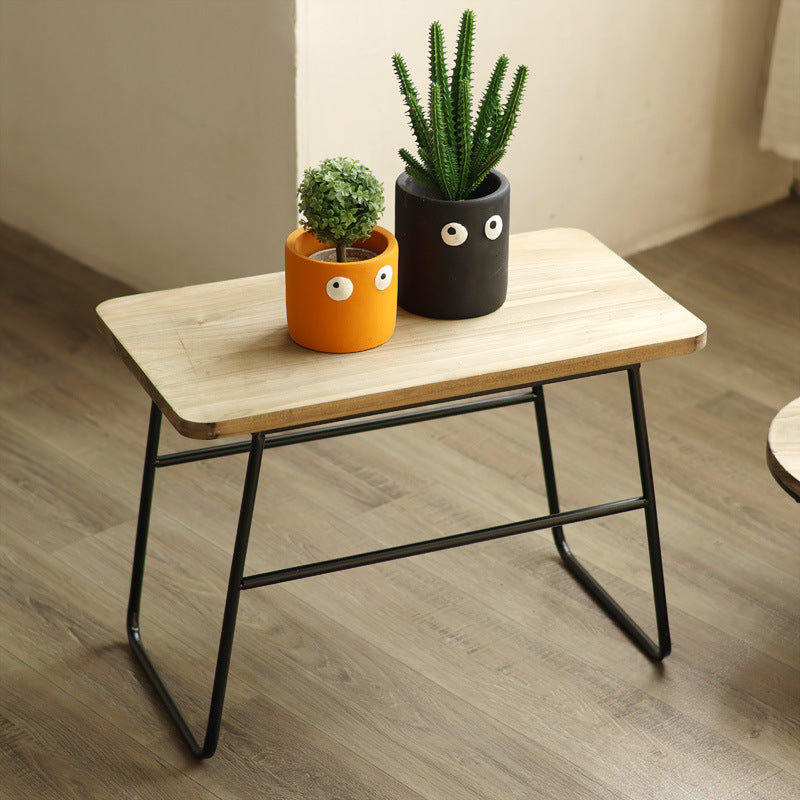 Moderner Holz-Hocker mit Metallgestell Brehn